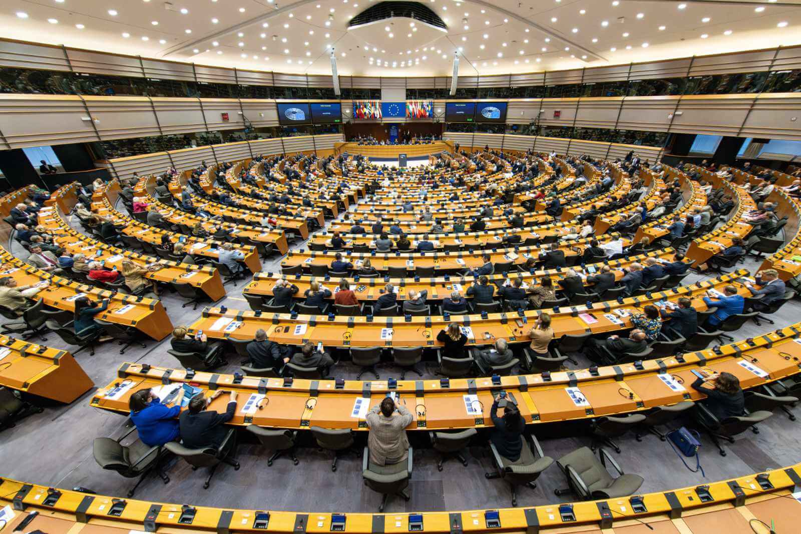 Das Bild zeigt den Plenarsaal des EU-Parlaments in Brüssel.